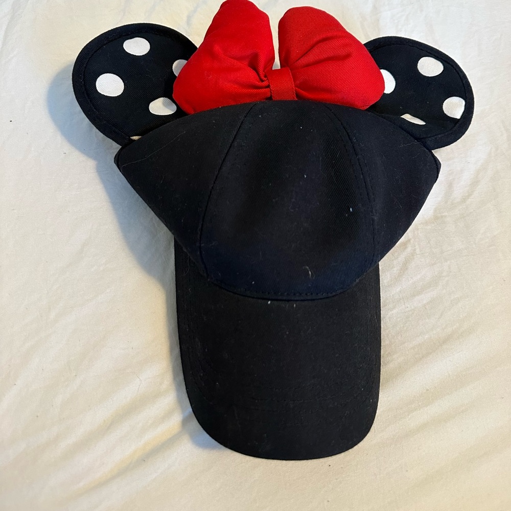 DISNEY PARKS- Minnie Mouse baseball hat